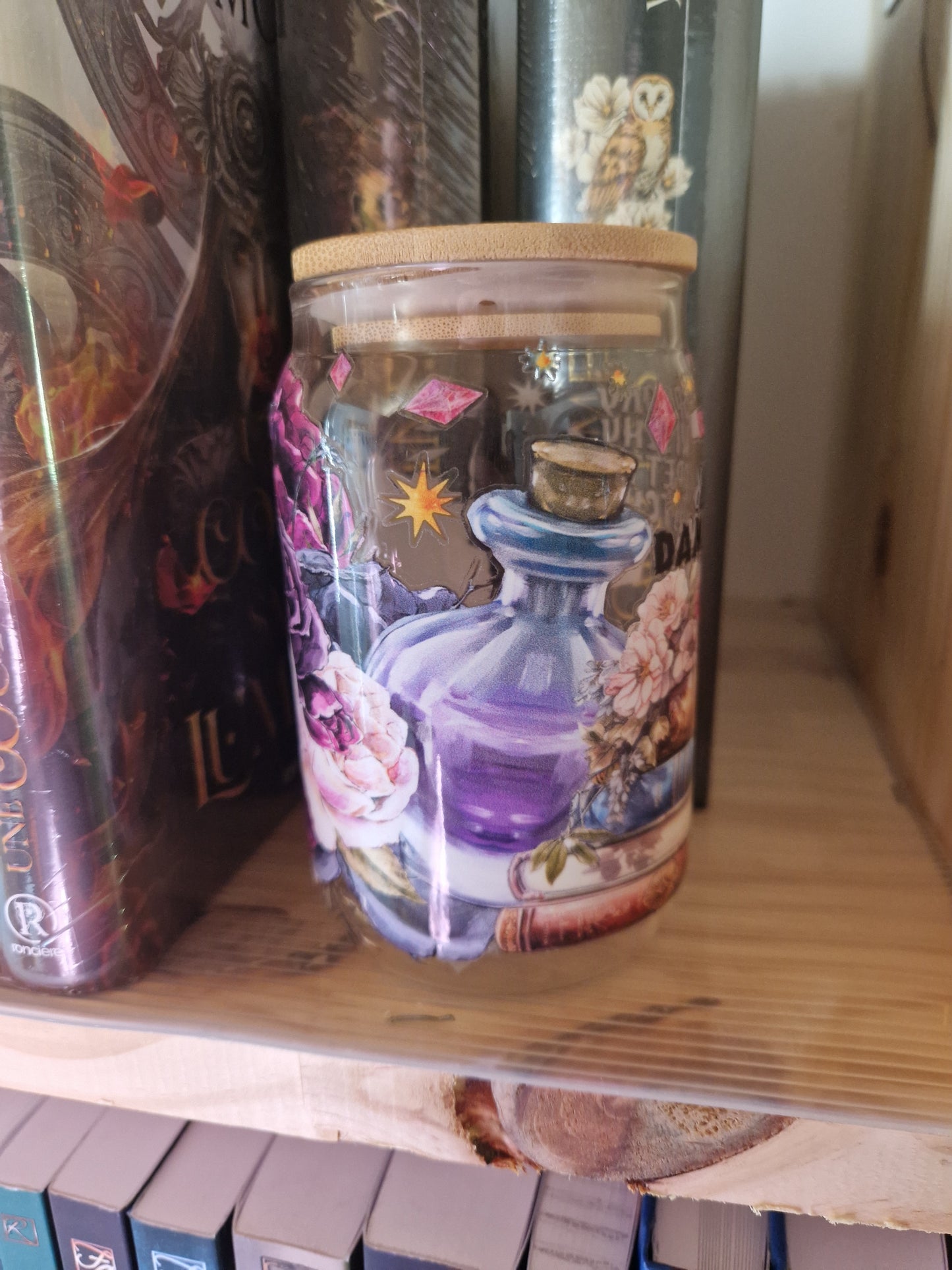 Verre illustré avec paille en verre – Élixir des Sorcières